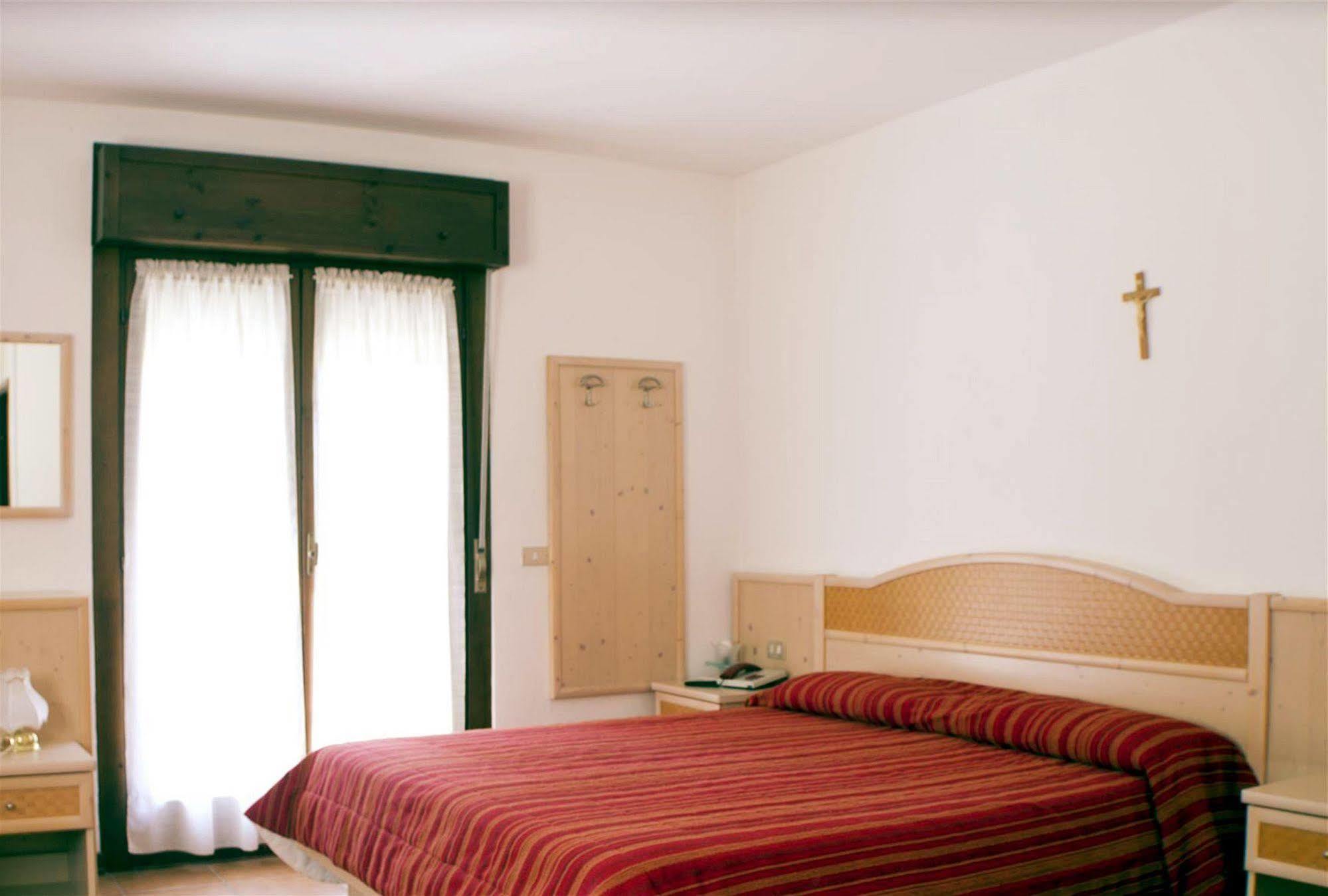 Park Hotel Bellevue Димаро Екстериор снимка