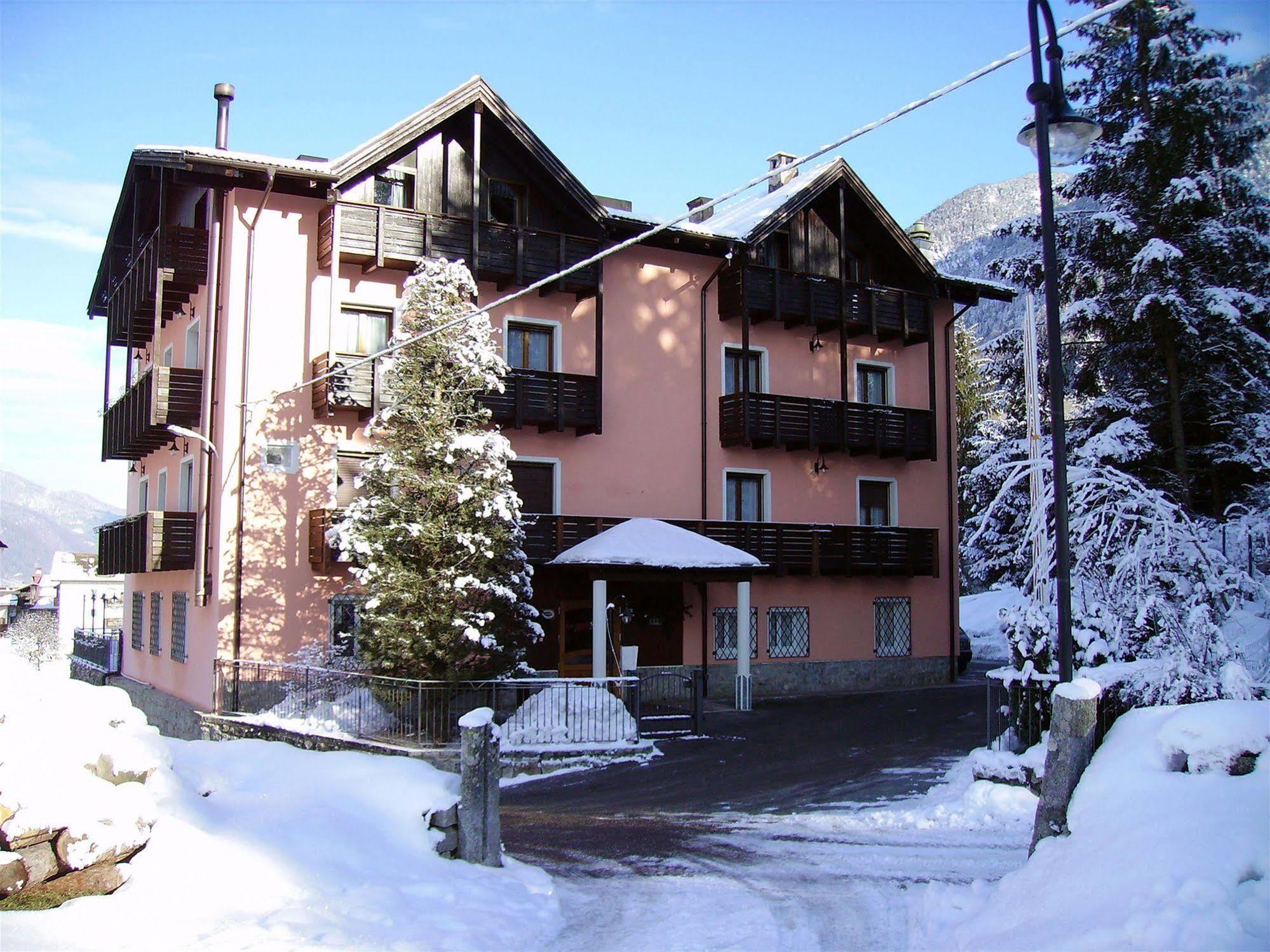 Park Hotel Bellevue Димаро Екстериор снимка
