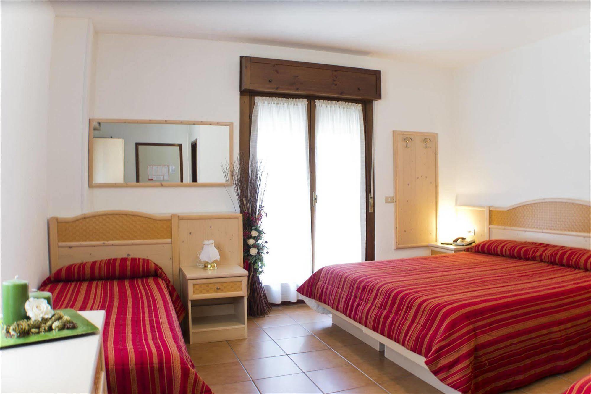 Park Hotel Bellevue Димаро Екстериор снимка